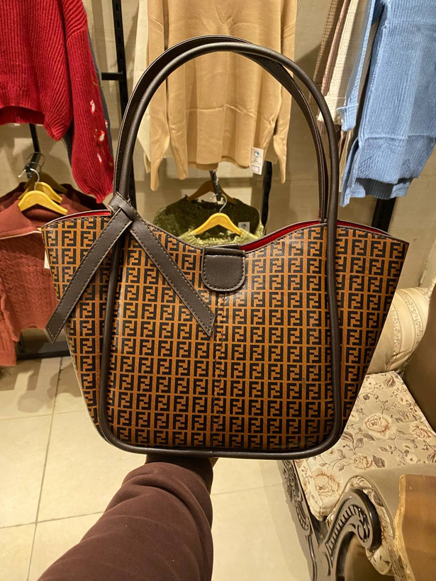 کیف زنانه متوسط طرح برند