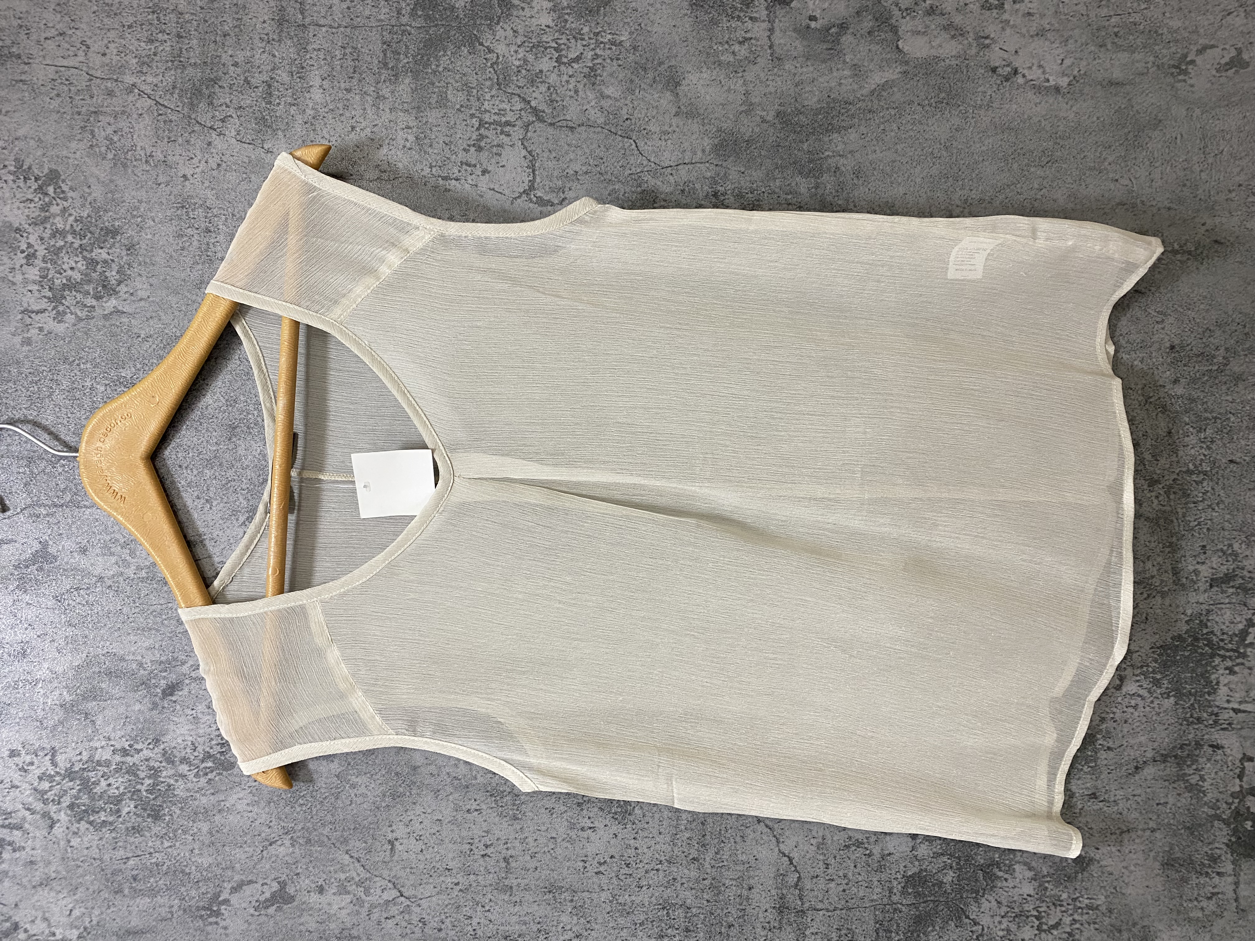 تاپ حریر زنانه رنگ کرمی کد 18